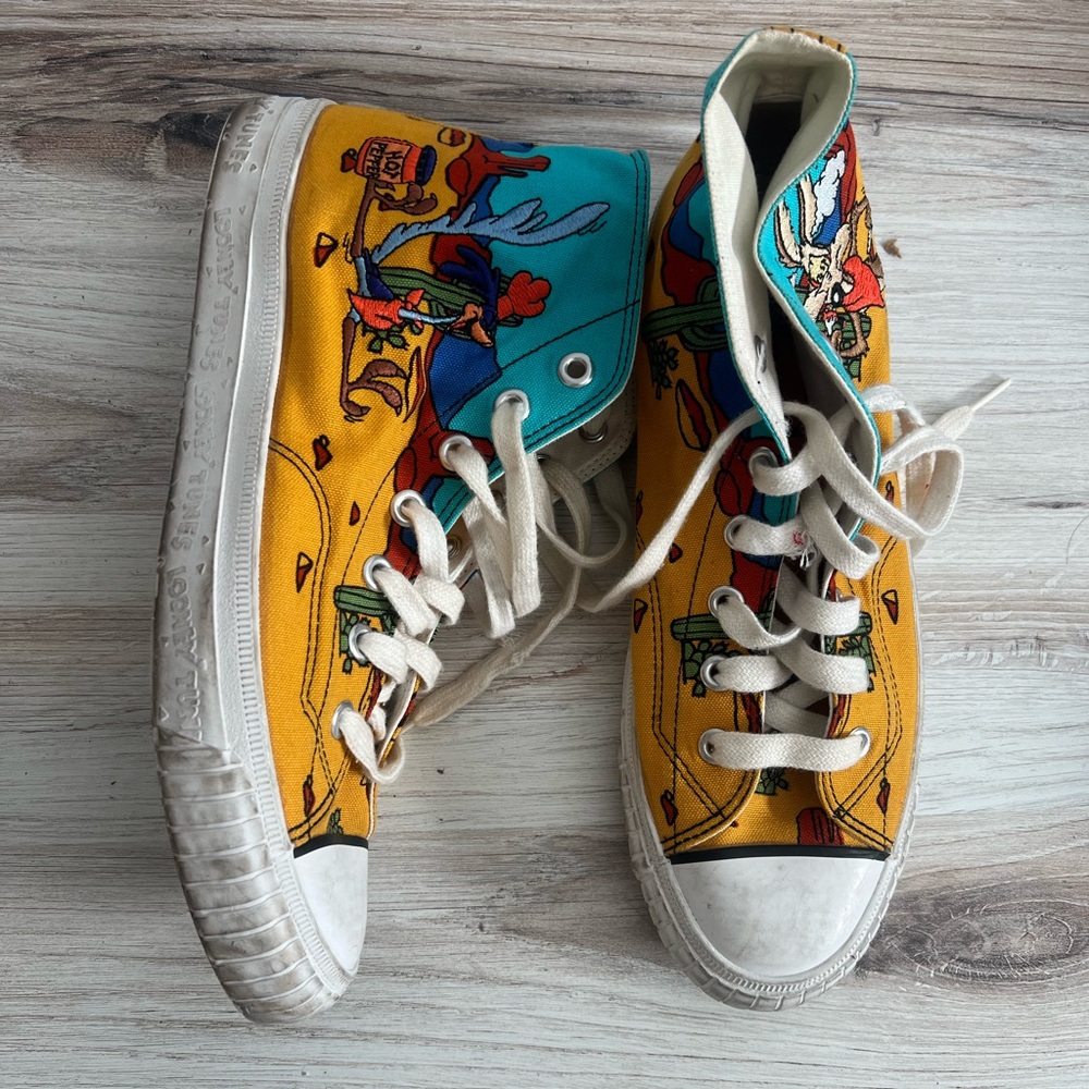 Vintage 1992 Looney Toons Wiley Coyote vs Road Runner Keds High Top Sneakers